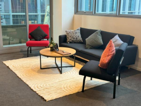 Minimalist 2-Bed, 2-Bath Apartment in Melbourne CBD - Free Parking